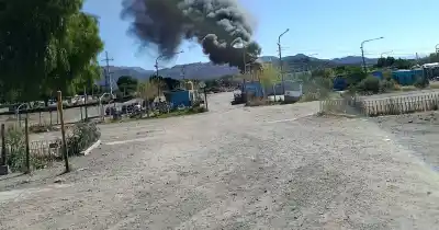 Fuego en La Favorita: sofocaron un foco de basura y cubiertas