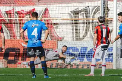 Patronato cayó 1-0 ante Almagro en el Grella y no levanta cabeza