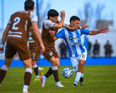 Rodillazo, expulsión y penal: así se cayó la ilusión de Juventud