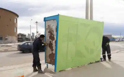 Mejoran las garitas de colectivos en Comodoro y recuperan zonas dañadas por vándalos