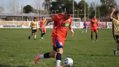 Doello metió cuatro goles en el debut de Alianza en el Regional Amateur