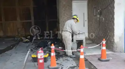 Incendio en pleno centro de Salta: evacuaron un garage y cortaron el tránsito