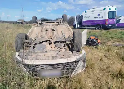 Vuelco en la ruta 55: dos mujeres y tres chicos, todos de Neuquén, terminaron heridos