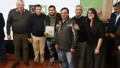 Weretilneck entregó personerías jurídicas a tres instituciones de Bariloche