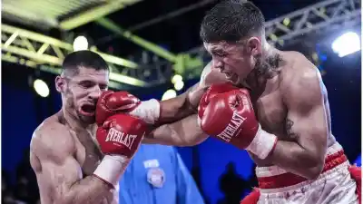 El Zurdo Borda cayó por KO técnico ante Espíndola en la FAB