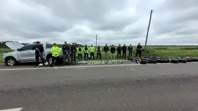 Persecución a los tiros en la ruta 16: secuestraron 106 cubiertas y 50 kilos de cocaína