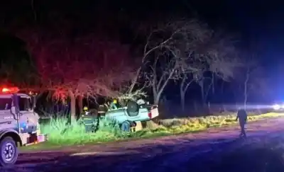 Desnudo y saltando sobre una camioneta robada: lo detuvieron en Trenel