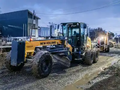 Obras en Ushuaia: ensanchan una calle clave y limpian desagües antes de los deshielos