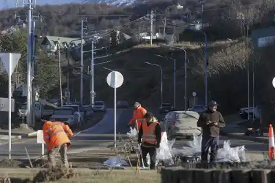 Adelantan la limpieza de cordones en Ushuaia por el buen clima