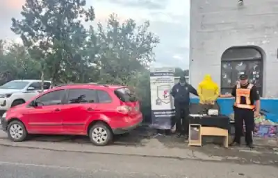 Ocultaban algo bajo el capó: el hallazgo que sorprendió a la policía en un control de rutina