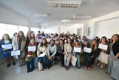 Más de 50 auxiliares de Tigre se capacitaron en alimentación escolar y recibieron su carnet