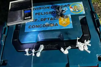 Cocaína y marihuana en un descampado: dos detenidos en Concordia