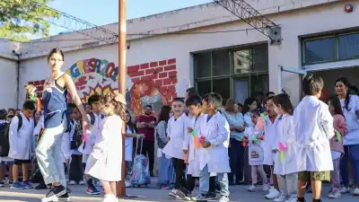 Buscan que las primarias de Neuquén tengan jornada de 8 horas: cómo sería el plan