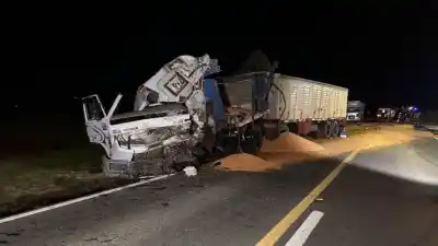 Murió un ciclista en un choque entre dos camiones en la ruta 90