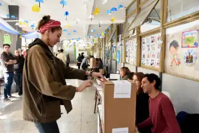Córdoba: más de 250 municipios atarán su elección a la reelección de Llaryora