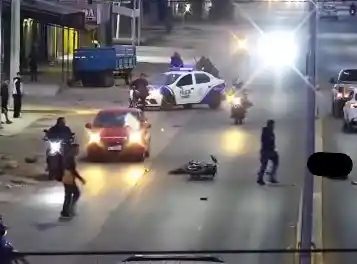 Murió un motociclista en Resistencia tras desvanecerse y caer al asfalto