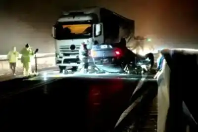 Choque frontal en el puente Rosario-Victoria: heridos y tránsito cortado