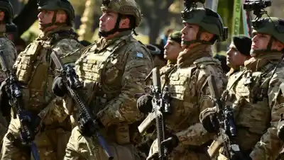El Gobierno oficializó un aumento del 12,2% para estatales y fuerzas de seguridad: cuándo cobran el primer tramo