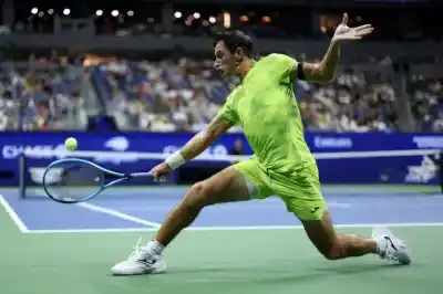Navone hizo historia: eliminó a Djokovic en el US Open tras una remontada épica