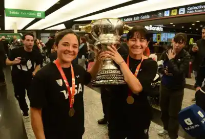 ¡Las Leonas, campeonas del mundo! La emoción de Granatto al volver con la Copa a Ezeiza