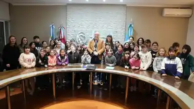 Accastello escuchó a los chicos del Gabinete de las Infancias