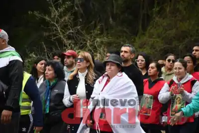 Más de 2.500 fieles caminaron junto a Mama Antula en la novena peregrinación