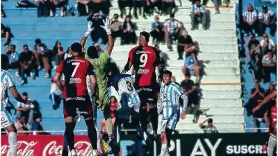 El doble 9 de Delfino que no funciona: Colón se volvió previsible