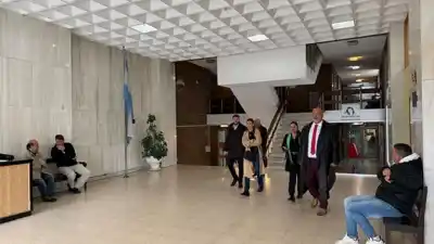 Vuelve la calma a Tribunales: la Policía regresó y mañana se acepta la oferta salarial