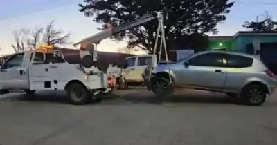 Chocó una camioneta, dio positivo en alcoholemia y terminó detenida tras agredir a la policía