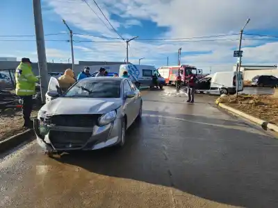 Un Fiat fue embestido por un Peugeot en el barrio Vapor Amadeo