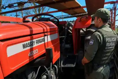 Un control de rutina en Corrientes destapó un tractor robado en Buenos Aires