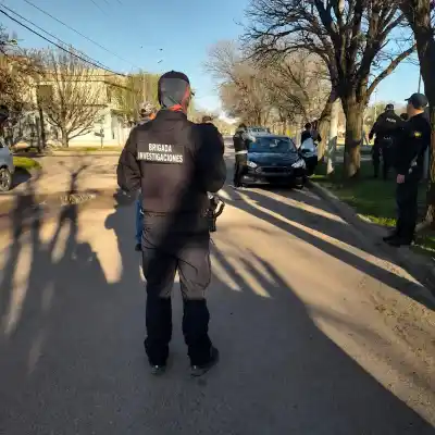 Secuestraron un auto en pleno centro de Santa Rosa y allanan domicilios