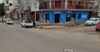 Murió una joven de 22 años en un auto y detuvieron a su novio