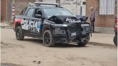 Choque de patrulleros en plena persecución en Santa Fe: dos detenidos y cuatro policías heridos