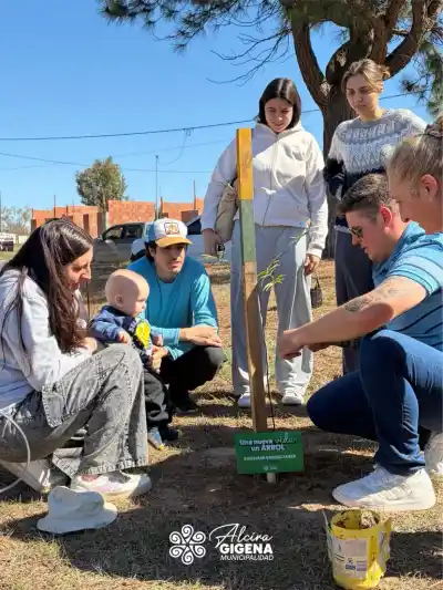 17 bebés de Alcira Gigena ya tienen su propio árbol