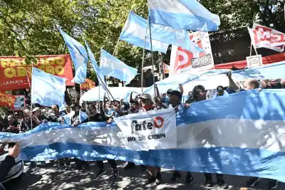 San Fernando: Los trabajadores de Fate se movilizan por una ley clave y el gobierno bonaerense toma cartas en el asunto