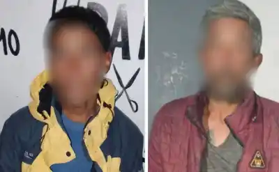 Le robaron la billetera a un hombre que dormía en la vía pública y los atraparon