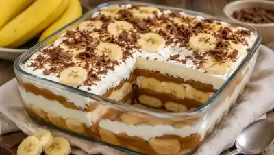 Postre de vainillas, banana y dulce de leche: la receta sin horno que triunfa