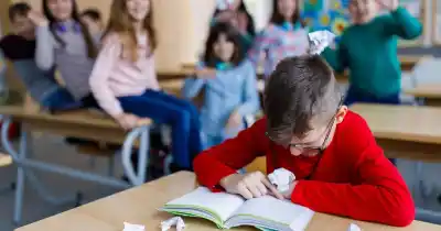Multas de hasta $1,2 millones para padres de alumnos que ejerzan bullying en San Juan