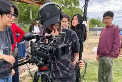 Un corto neuquino sobre dos amigas que maternan juntas fue elegido para el FAB