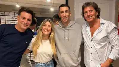 Di María sorprendió a Bossi en camarines y le dedicó la función en Rosario