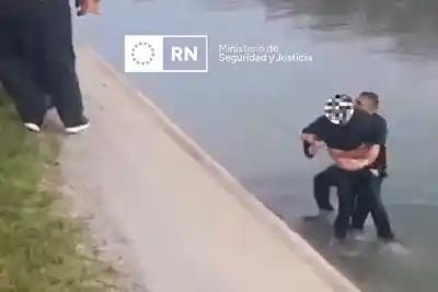El heroico rescate de un policía en el Canal Grande: se metió al agua y lo salvó