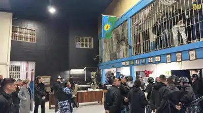 Lo golpearon y le incendiaron la celda por querer denunciar corrupción en una cárcel