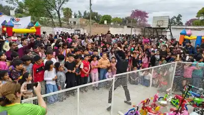 Más de 700 chicos festejaron su día en el Club Besares con juegos y regalos
