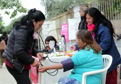 Taller gratuito en La Banda: enseñan a controlar la presión arterial