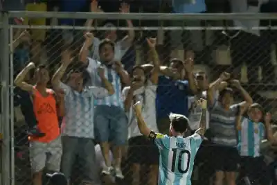Las 4 noches de Messi en San Juan: la lesión que paralizó una clínica y el recuerdo que quedó