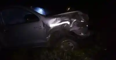 Volcó una Toyota Hilux en la Ruta 237 y el conductor terminó en el hospital
