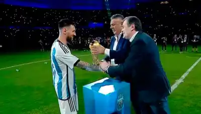 Messi se despide y Zamora lo despide con un recuerdo que emociona a Santiago