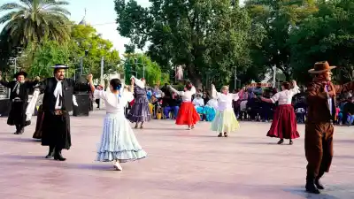 Más de 400 bailarines se preparan para el primer Abrazo Bandeño