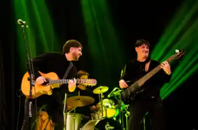 Música en esta orilla: dos noches a sala llena en el Teatro 3 de Febrero